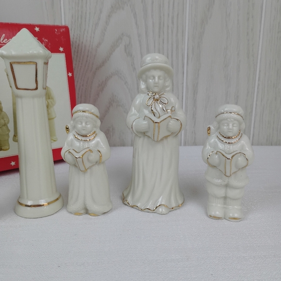 Vintage JCPenny 5 Piece Caroler Set Christmas Holiday w/ box Cream W/ Gold Trim - Picture 3 of 16